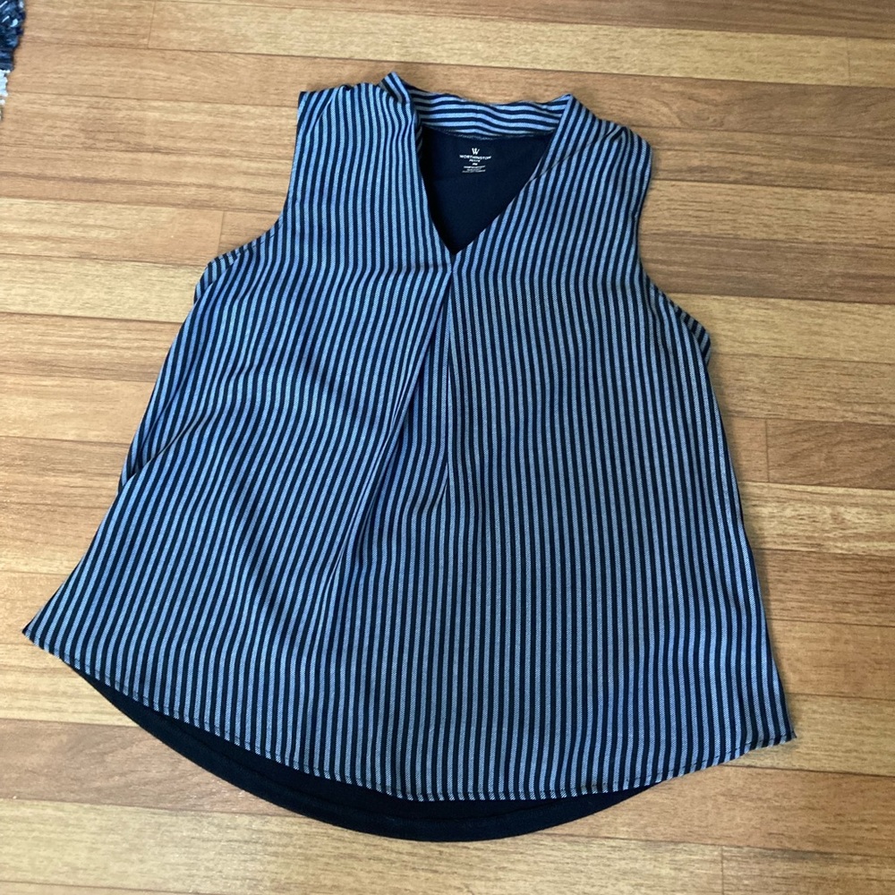 Black and white stripes. Solid on back. By worthington. Size pm.New.